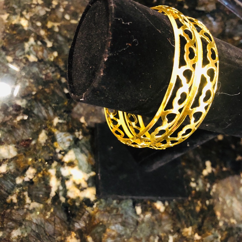 1- Heart Insert Costume Gold Bangle